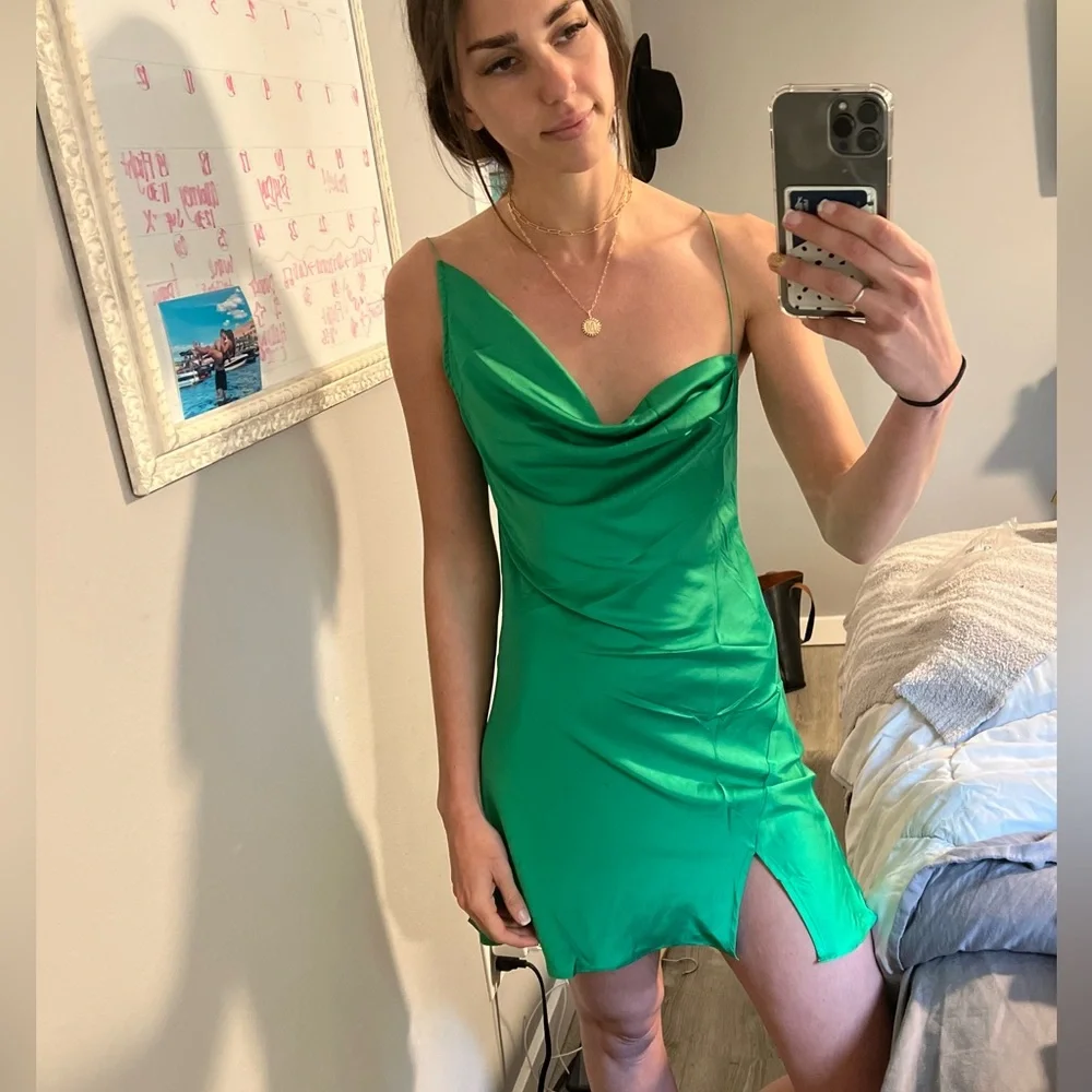 Satin backless mini dress — emerald